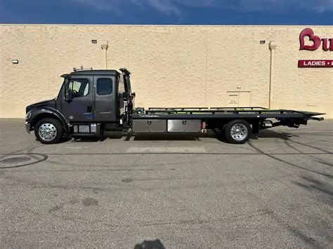 Flat bed transport truck